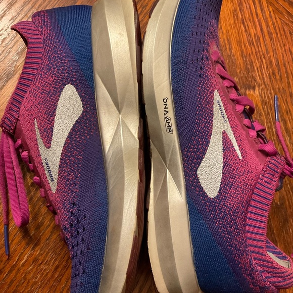 Brooks Levitate 2 DNA AMP Violet Blue Pink & Silver Sharp Running Shoes! - Picture 14 of 16